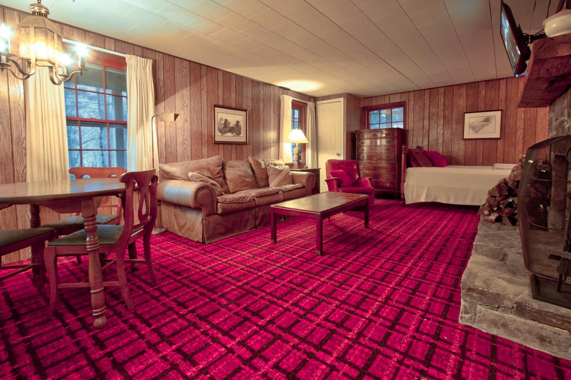Mt Mitchell Cabin Rentals Burnsville Room photo