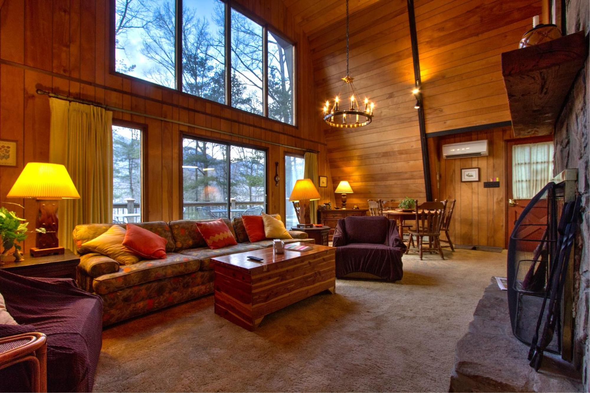 Mt Mitchell Cabin Rentals Burnsville Room photo