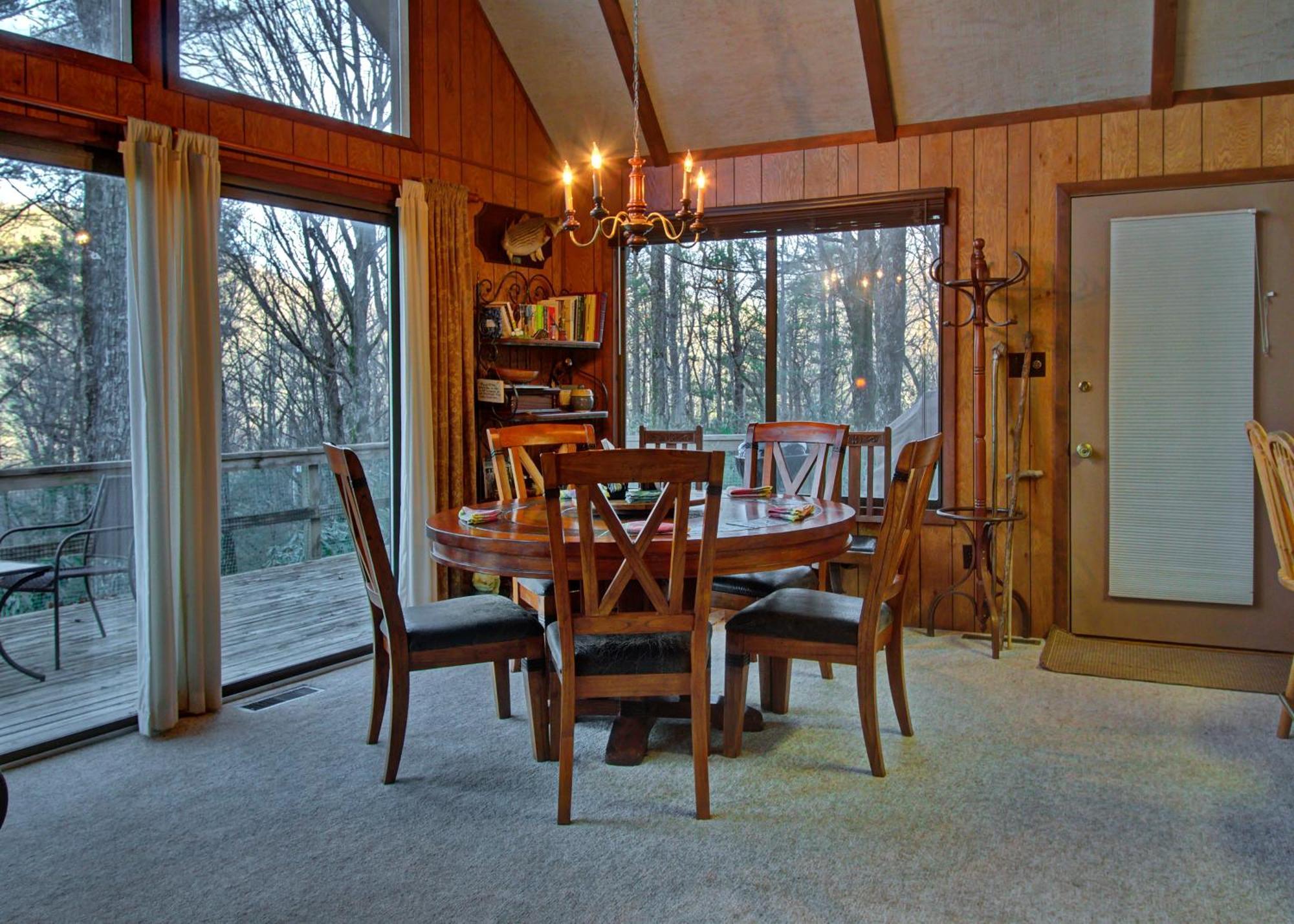 Mt Mitchell Cabin Rentals Burnsville Room photo