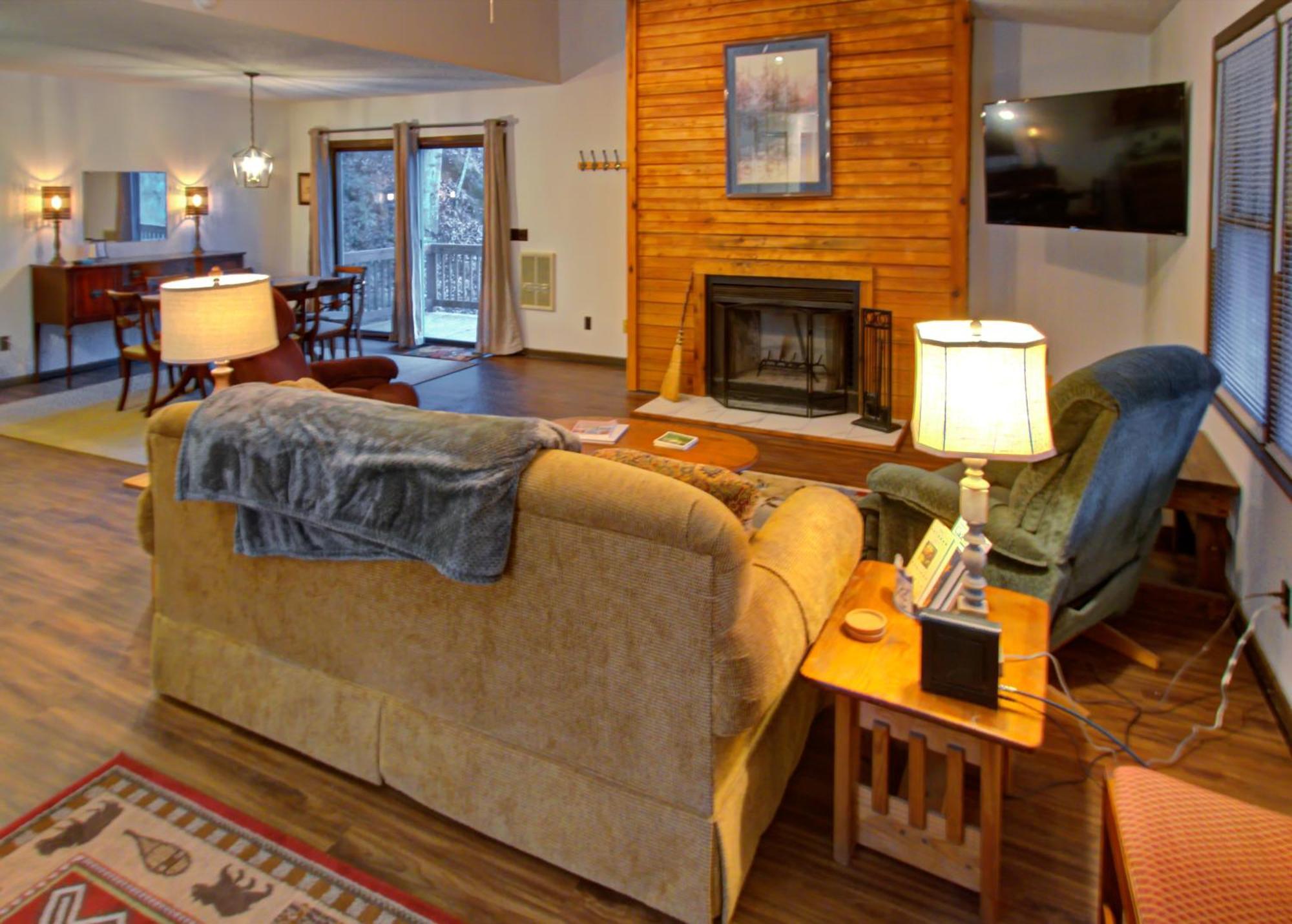 Mt Mitchell Cabin Rentals Burnsville Room photo