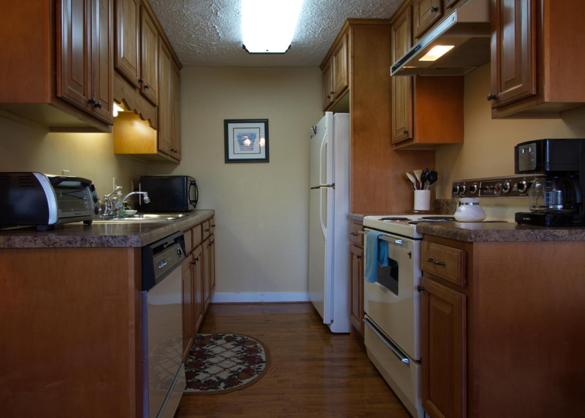 Mt Mitchell Cabin Rentals Burnsville Room photo
